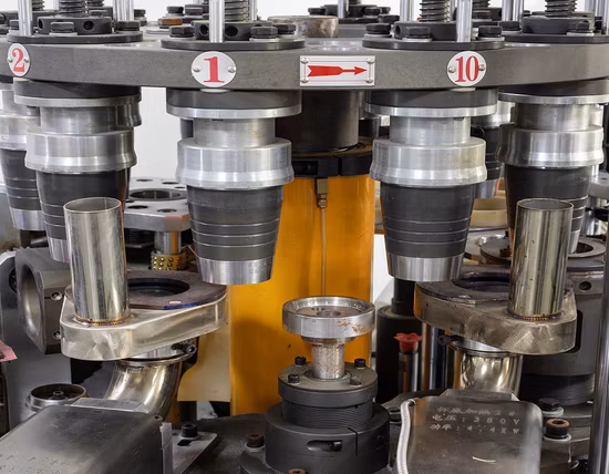 トルコの中古紙コップ製造機械の価格 2023